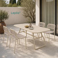 Ensemble de salle à manger d'extérieur moderne et minimaliste en alliage d'aluminium, chaise en corde tressée pour café, restaurant, hôtel, terrasse, jardin, patio, table