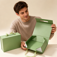 Boîte cadeau pliable mate avec intérieur doublé de satin et fermeture à ruban pour cadeaux, commandes en gros et logo personnalisé