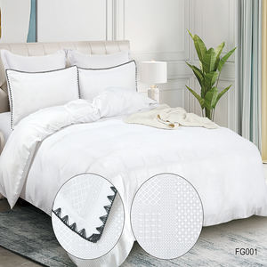 Copripiumino Boho Queen con Ricami Shabby Chic, Set di Biancheria da Letto con Fiori Intagliati, Copripiumino Trapuntato Queen per Tutte le Stagioni - Product Image 1