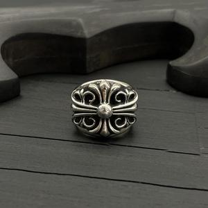 Anillo grande Guardian de oro de 18 quilates con diseño de enredadera cruzada para hombre - Product Image 5