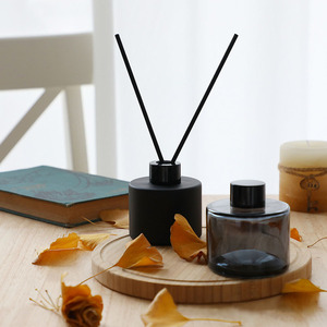 Fabricant vente en gros bouteille diffuseur cylindrique en verre de 100ml avec bouchon à vis senteurs personnalisés vente chaude - Product Image 4