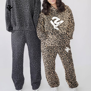 <span class=keywords><strong>Tuta</strong></span> da <span class=keywords><strong>donna</strong></span> con stampa leopardata, felpa <span class=keywords><strong>oversize</strong></span> e pantaloni a gamba larga in pile, casual, con logo animalier - Product Image 2