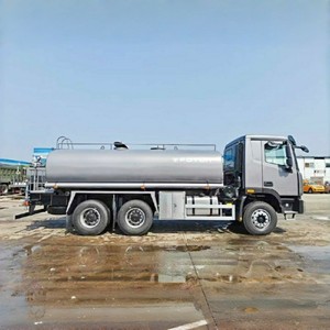 Camión Cisterna Foton Auman 6x4 de 20 CBM para Riego y Distribución de Agua de Grado Alimenticio en Venta - Product Image 1