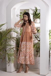 Vestido Blanco con Parches Estilo Mostaza para Mujer, con Cierre de Botones y Cuello, Diseño de Tres Capas con Vuelo para un Look Casual y Elegante - Product Image 3