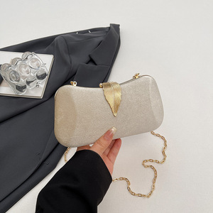 Borse da Sera in Velluto per Donna, <span class=keywords><strong>Pochette</strong></span> di Lusso con Finiture Dorate per Feste, con Tracolla a Catena Staccabile - Product Image 2