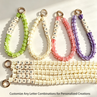 YIREPIN Accessoires de porte-clés personnalisés style hawaïen avec perles en bois carrées, lettres et fleurs en résine pour téléphone