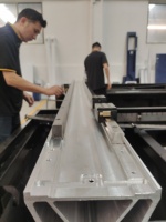 Mesin Pemotong Laser Serat Logam Lembaran Gengseng Laser 1500w 2000w 3000w Mesin Pemotong Laser Logam