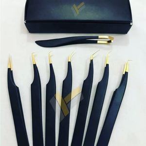 Pince à épiler d'extension de cils en acier inoxydable japonais de haute qualité avec logo personnalisé pointe dorée et type pointu noir - Product Image 2