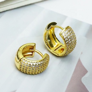 Pendientes de Aro Huggie Chapados en Oro para Mujer, con Cristales de Imitación y Micro Pavé, Joyería de Aleación, Estilo Fiesta, de Moda - Product Image 3