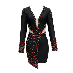 Abito Fasciante Personalizzato OEM con Diamanti Rossi 3D, Maniche Lunghe, Sexy e alla Moda, con Perle, per Feste Casual, con Dettagli Traforati - Product Image 5