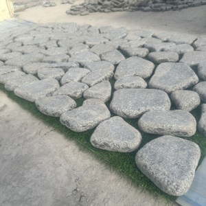 بلاط جرانيت طبيعي رمادي داكن صديق للبيئة، أحجار مكعبة مصقولة عصرية للممرات والفناء والحدائق - Product Image 2