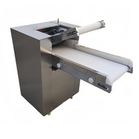 Machine à presser et à étaler la pâte pour raviolis et pâtes
