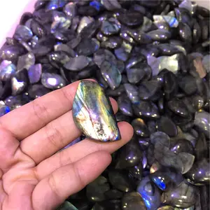 Wholesale Natural Rainbow flashy Labradorite crystal stone Carving water drop Heart shape cabochon labradorite pendant for Sale