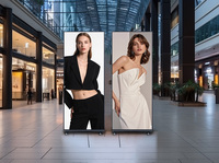İyi Fiyatlı İç Mekan P1.86 Led Ekran 640*1920mm 4G/USB Cep Telefonu Uygulama Kontrollü Poster Led Ekran