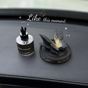 Diffuseur de parfum pour voiture en forme de papillon noir, clip de ventilation, ornement élégant en plastique, parfum longue durée - Product Image 2