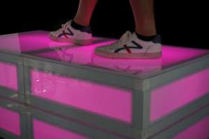 Escenario Portátil ANYCASE de 2x2 pies, Cubo LED ProX Lumo, Instalación Rápida, Cabina para Eventos, Escenario Acrílico para Bodas - Product Image 5