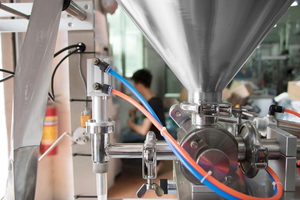 बड़े टनभार स्वचालित भरने वाले मोटे सॉस केचअप टमाटर सॉस लिक्विड फिशिंग मशीन पैकेजिंग मशीन पूरी तरह से स्वचालित तरंगी - Product Image 4