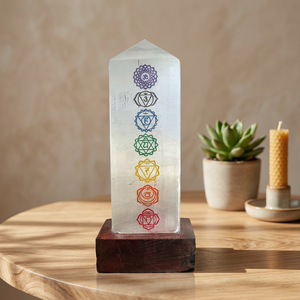 Lampe de tour en sélénite naturelle en gros avec lampes à symbole à 7 chakras Pierre de tour de haute qualité et bonne finition utilisée pour la décoration intérieure - Product Image 1