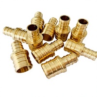 Raccord de réduction droit G&D PEX 3/4" x 1/2" en laiton à sertir, filetage NPT, tête hexagonale pour connexion de tubes PEX
