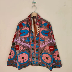 Chaqueta Bordada Suzani de Terciopelo Hecha a Mano |   Abrigo con Estampado Floral Folclórico |   Ropa Étnica Boho |   Artesanía, regalo para ella - Product Image 1