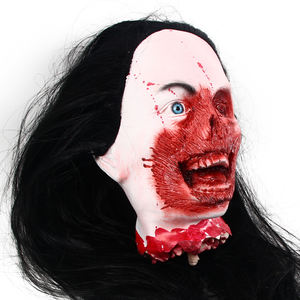 Tête de zombie féminine sanglante en latex pour Halloween, cheveux longs noirs, visage semi-avarié, durable, réutilisable, pour adulte, à suspendre ou à poser sur table - Product Image 2