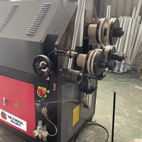 Machine de cintrage vertical électrique fiable certifiée CE pour le traitement des arches en aluminium extrudé pour véranda architecturale