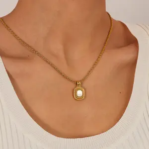 Colar de joias de aço inoxidável banhado a ouro com pingente de pérola quadrado vintage para presente de aniversário da moda para mulheres