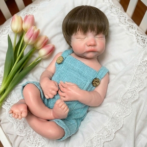 Muñeca Reborn <span class=keywords><strong>de</strong></span> Silicona <span class=keywords><strong>de</strong></span> 18 Pulgadas, Bebé Reborn Realista Pintado a Mano, Niño Pequeño Durmiendo con Dulces Sueños, Cabello Injertado a Mano - Product Image 1