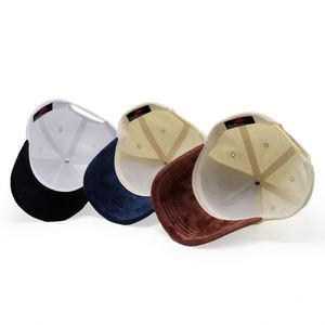 Casquettes de baseball en velours de haute qualité à 5 panneaux brodés avec logo personnalisé - Product Image 6