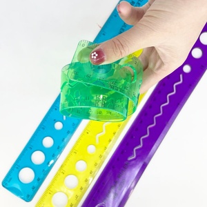 Reglas Transparentes de Plástico con Centímetros, Milímetros y Pulgadas, Reglas Transparentes de Colores Surtidos para Niños de Escuela - Product Image 5