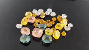 Diamant brut rose, bleu, jaune HPHT cultivé en laboratoire, matériau de diamant de couleur en vrac pour la fabrication de bijoux - Product Image 2