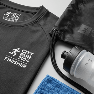 Kit de course personnalisé avec t-shirt à séchage rapide, sac à cordon et gourde pour événements sportifs - Product Image 3