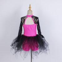 Robe de spectacle en tulle noir avec superposition en dentelle rose vif