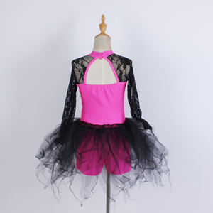 Robe de spectacle en tulle noir avec superposition en dentelle rose vif - Product Image 4