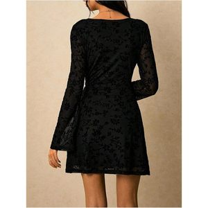 Vestido Mini Gótico Floral para Mujer con Lazo Delantero, Manga Larga de Encaje, Cuello Cuadrado y Corte A, Vestido de Fiesta Acampanado - Product Image 2