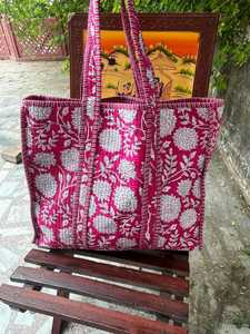 Bolso de Mano Acolchado de Algodón con Estampado de Bloques, Cómodo y Duradero, para Viajes y Compras - Product Image 3
