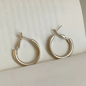 Pendientes de Aro en Forma de C de Acero Inoxidable Chapados en Oro de 18k de Alta Calidad para Mujer, Joyería Hipoalergénica, Pendientes de Aro con Forma de Espiral - Product Image 5