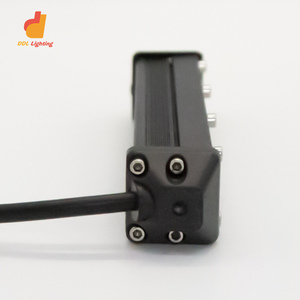 Barra de luz <span class=keywords><strong>LED</strong></span> todoterreno de alto rendimiento intermitente blanca + roja y azul Barra de luz <span class=keywords><strong>Led</strong></span> de aleación de aluminio de 12-36V para carreras todoterreno - Product Image 3