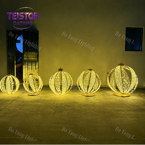 Boule de Noël LED 3D en métal avec motif sphérique, rouge, étanche pour extérieur, idéale pour la décoration de parcs, de rues et de paysages - Product Image 4