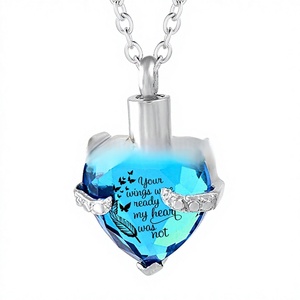 Ciondolo a Forma di Cuore in Acciaio Inox con Diamante, Gioiello Commemorativo Unisex per Conservare Peli di Animali Domestici o Ceneri - Product Image 1