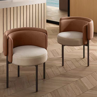 Chaise de salle à manger de luxe moderne de style italien chaise de salle à manger rembourrée en velours à dossier rond avec accoudoirs