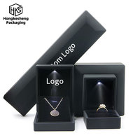 Boîtes à bijoux de luxe personnalisées avec éclairage LED, prix d'usine HKSSHH, dernières nouveautés pour pendentifs, bracelets et boucles d'oreilles, vente en gros