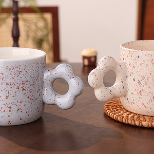 Taza de Cerámica con Diseño Moteado, Asa en Forma de Pétalo, Acabado Mate, para Desayuno, Café, Té, Estilo Minimalista, Idea de Regalo - Product Image 3