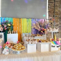 Luxuriöse Buffet-Präsentationsständer mit Wärmefunktion, Würfelförmig, für Hotel, Hochzeit, Weiße Acryl-Catering-Dessert-Buffet-Lebensmittel-Präsentationsständer für Partys