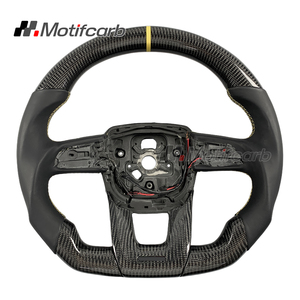 Amélioration de l'intérieur de la voiture pour Lamborghini Urus 2019-2025, volant personnalisé en fibre de carbone avec poignées en cuir noir - Product Image 1