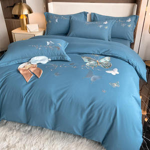 Set di Quattro Copripiumini Monouso Personalizzabili Minimalisti con Motivo Floreale, Imbottitura in Cotone, Lenzuola Morbide e Traspiranti 200TC - Product Image 5