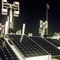Remolque con energía solar y batería de respaldo, alimentado por CC, con 2 LED de 150W y mástil de 7m de altura, para socorro en emergencias y desastres