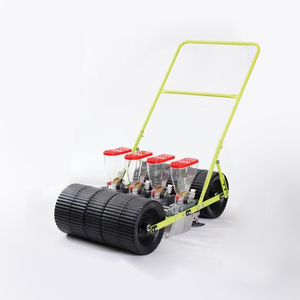 Sembradora Manual Verde de 2 Filas con Tolva Roja y Ruedas Negras para Plantar Vegetales - Product Image 3