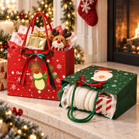 Sacs cadeaux en papier de Noël personnalisés en gros avec poignées en corde, motifs rouge et vert, nœuds, Père Noël, rennes, flocons de neige pour la vente au détail des fêtes