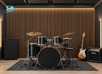 Panneau mural acoustique décoratif en lattes de bois, panneau MDF à absorption acoustique élevée NRC avec substrat en fibre de polyester noir pour l'intérieur